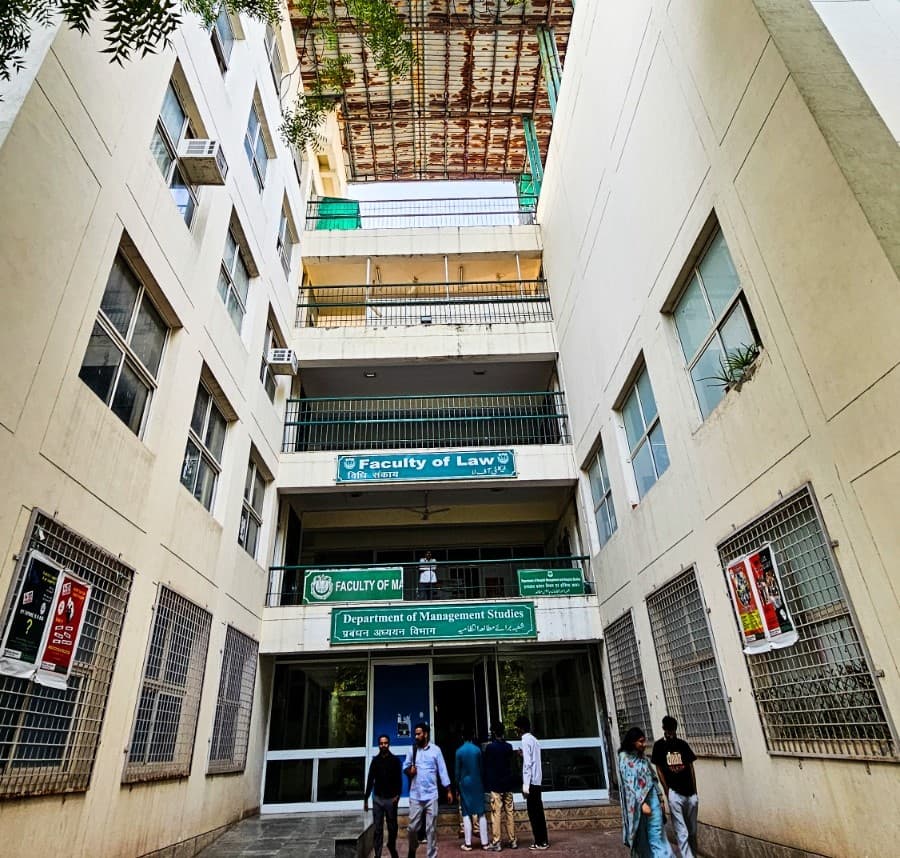 Jamia Millia Islamia University Academic Building photo 11